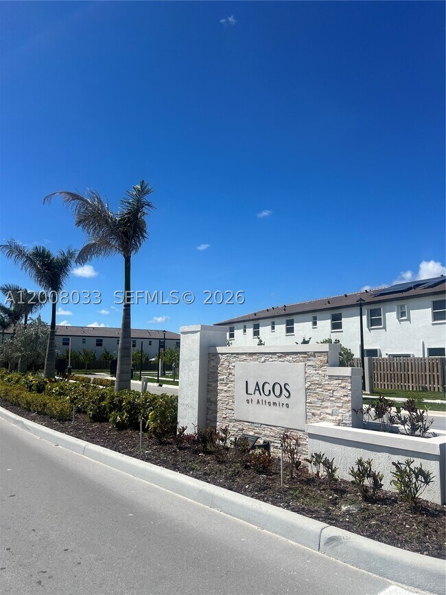 Building Photo - 2562 SE 29th Dr