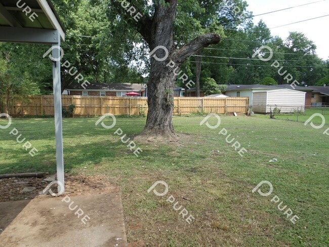 Building Photo - 2108 Linde St NW