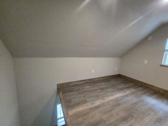 Building Photo - 667 Miller Dr