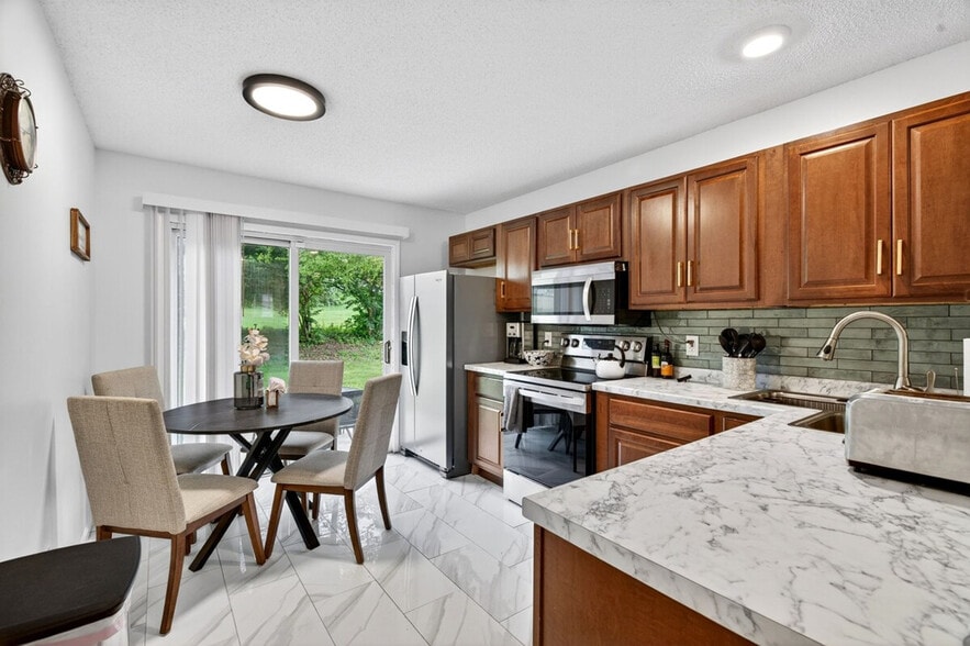 Building Photo - 2126 Hungerford Dr