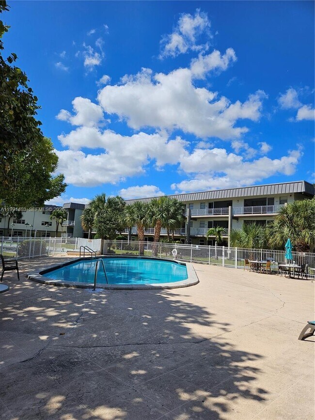 Building Photo - 250 Layne Blvd