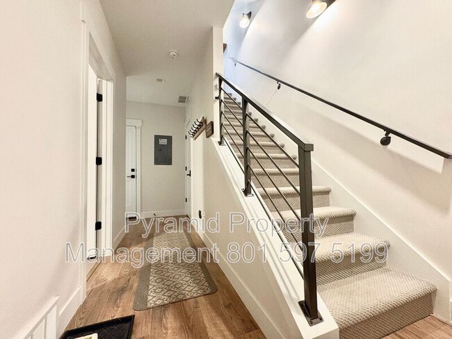 Building Photo - 1027 Wasatch Spring Rd