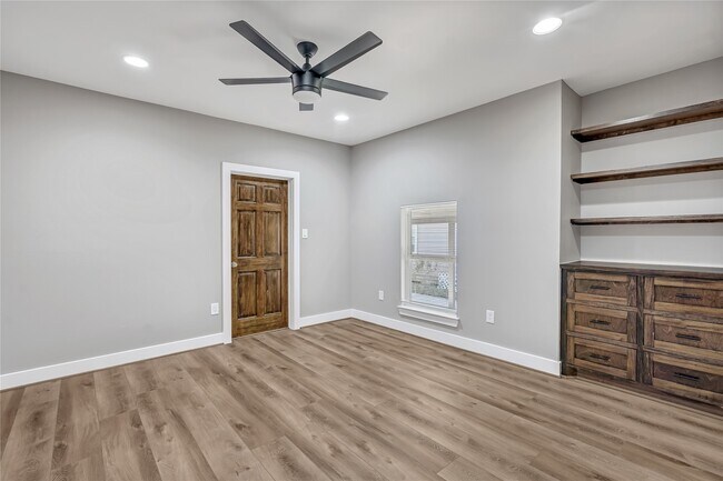 Building Photo - 430 N Hutcheson St