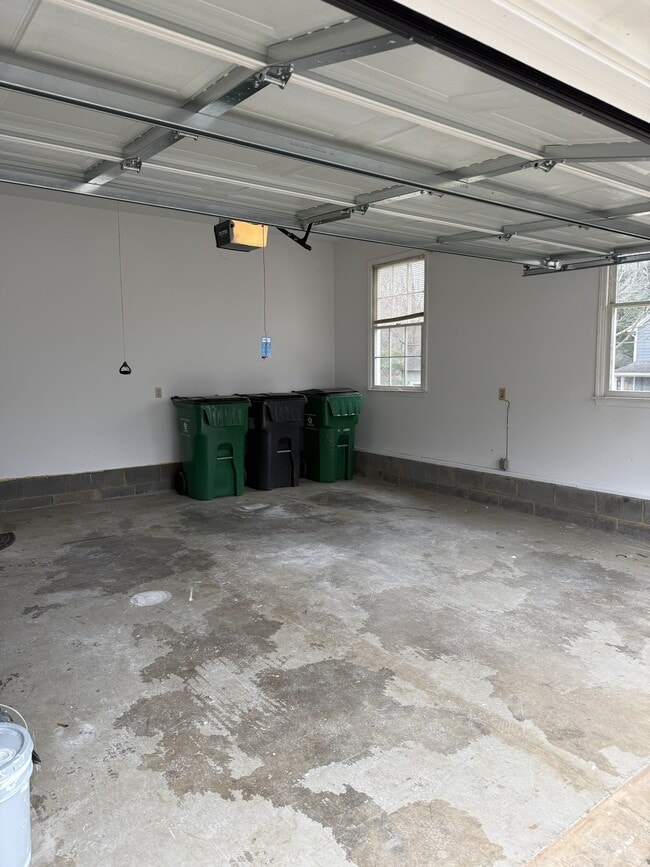 Building Photo - 9228 Pebble Creek Way