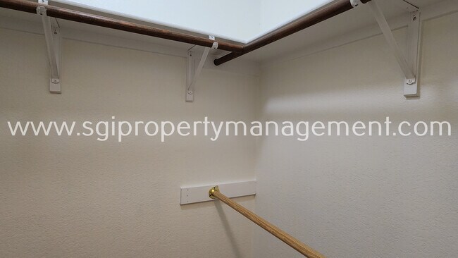 Building Photo - 8005 Mosstree Dr