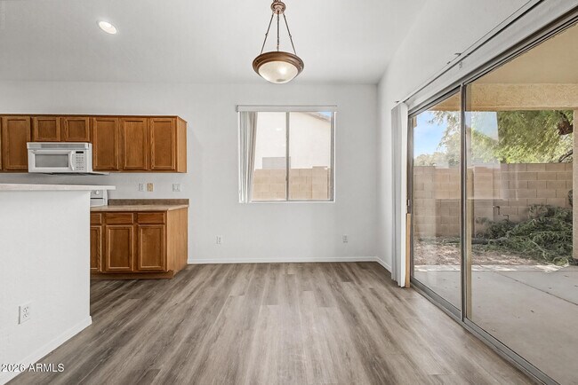 Building Photo - 4255 E Cherry Hills Dr