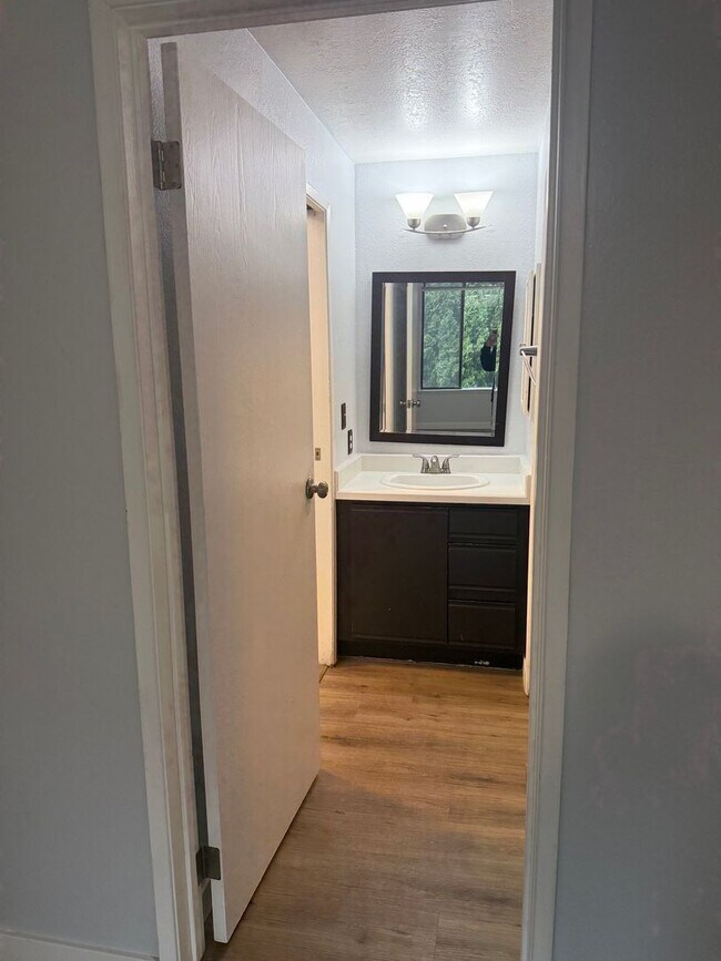 Building Photo - Condo near the beach - top floor