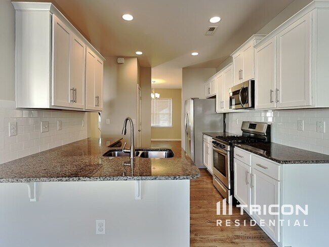 Building Photo - 147 N Cromwell Dr