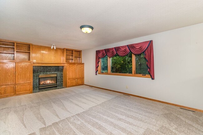 Building Photo - Beautiful Single Family home in Savage
