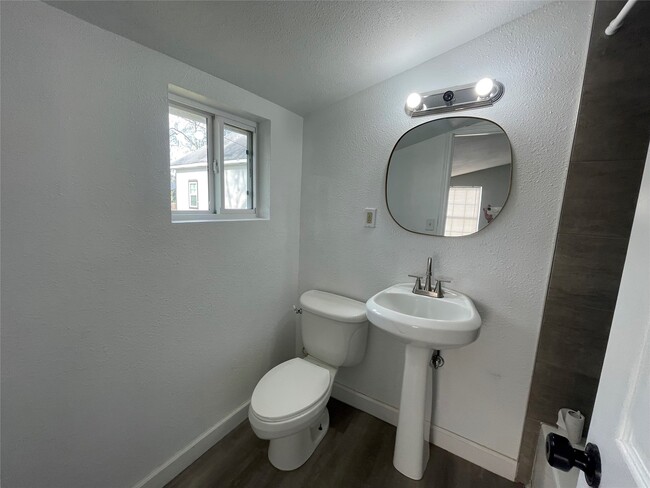 Building Photo - 2508 S Texas Ave