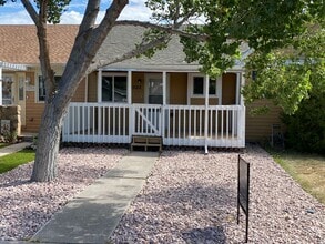 Building Photo - 2 bedrooms, 2 bathrooms