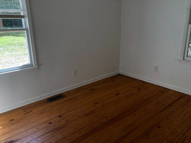 Building Photo - Newly remodeled home is located in Lancaster, SC 29720.