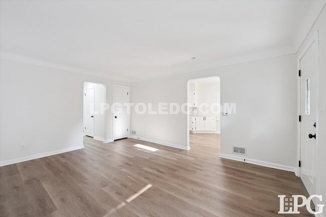 Building Photo - 3714 Wallwerth Dr
