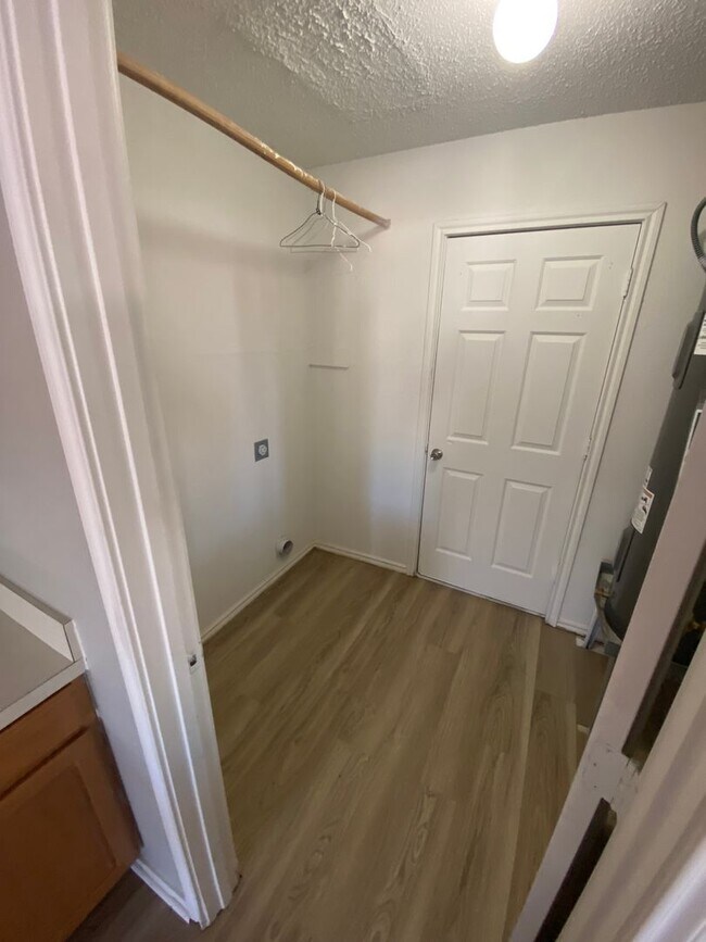 Building Photo - 1220 Crabtree Ct