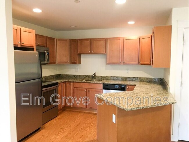 Building Photo - 33 Monroe Dr