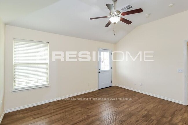 Building Photo - HOME FOR RENT!!