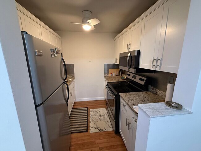 Building Photo - 2170 NE 51st Ct