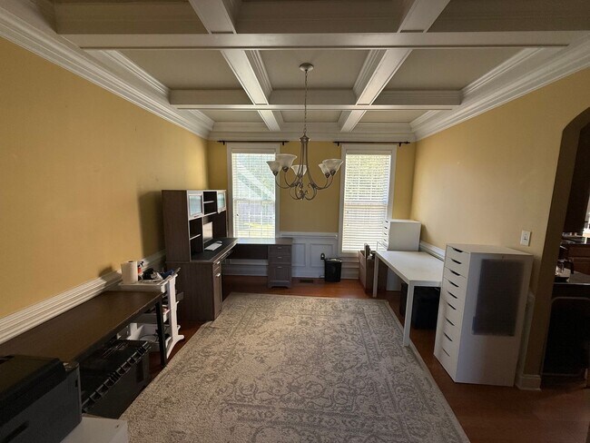 Building Photo - Castlebrooke LN Neighborhood!