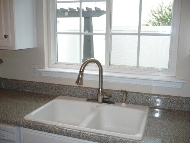 Building Photo - 127 Swanee Ln