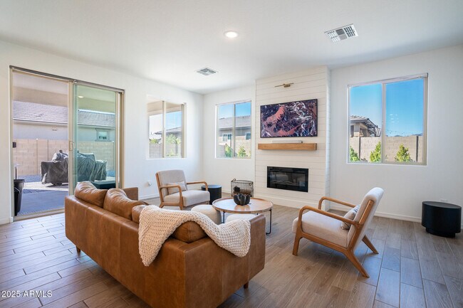 Building Photo - 4368 N Pioneer Dr