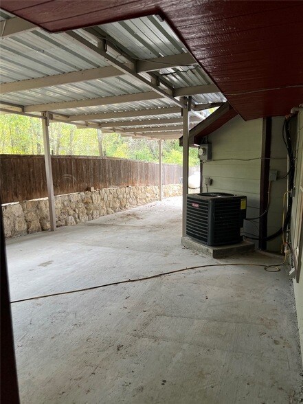 Building Photo - 7489 Red Bud Ln