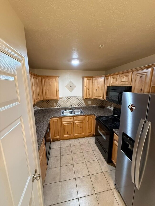 Building Photo - 139 W Ridge Rd