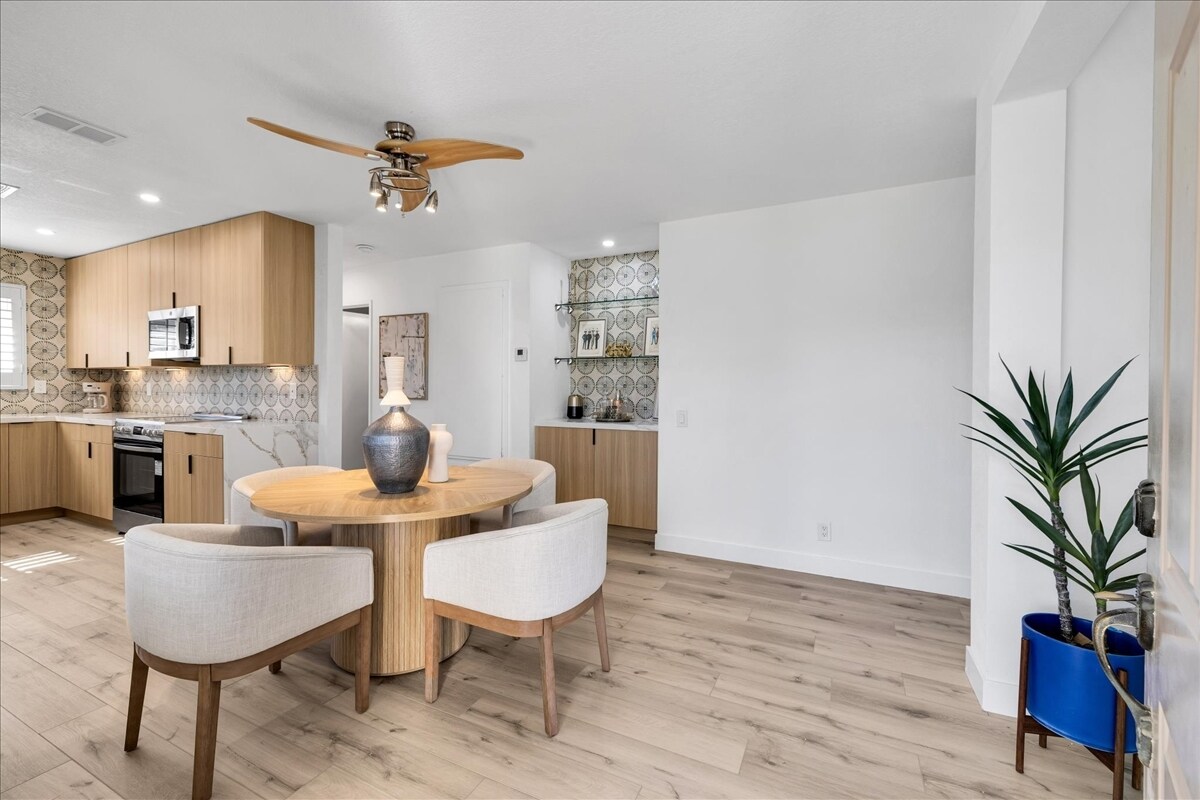 Building Photo - 2701 E Mesquite Ave