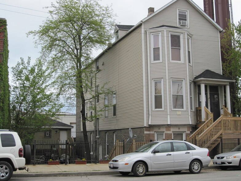 Building with side yard - 1507 N Elston Ave