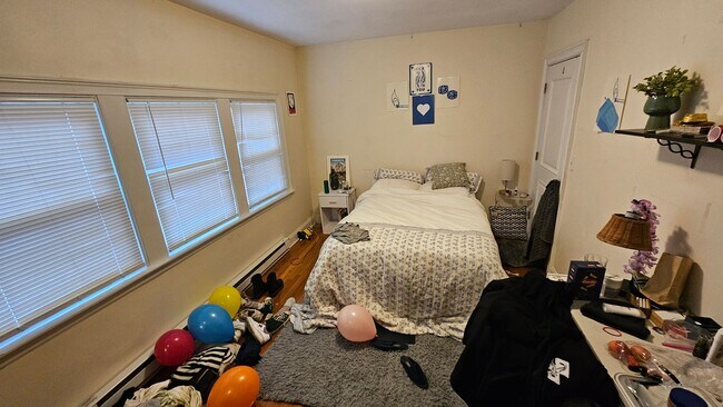 Building Photo - Live Next Door to BC! 6bd/2.5bath available for 8/31/2027!
