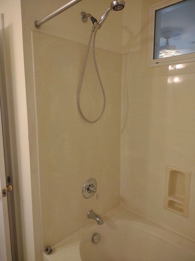 Building Photo - COMING SOON!! Lovely 2 Bedroom House | Gre...