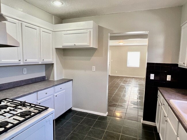 Building Photo - Great 3 Bedroom 1 Bathroom Home Near the Fairgrounds!