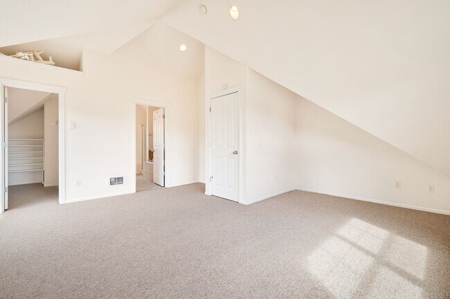 Building Photo - The Perfect Urban Escape: A Quiet, Safe 3-Bedroom Townhouse in North Queen Anne - Tour Now!