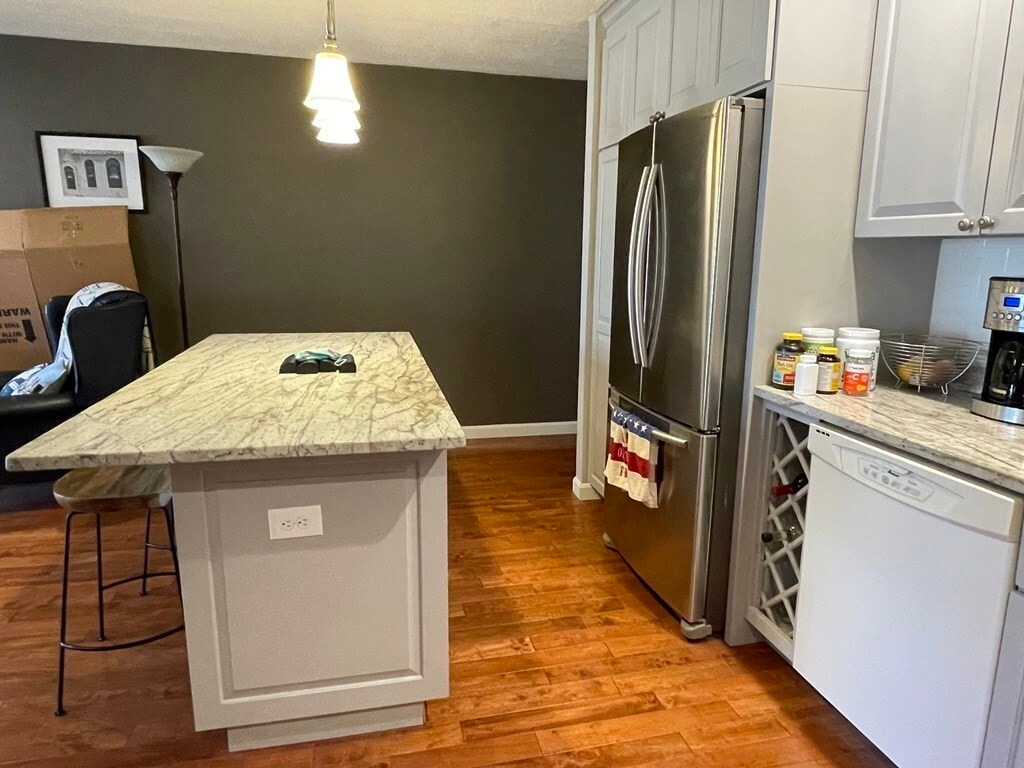 Building Photo - 25 Custer St