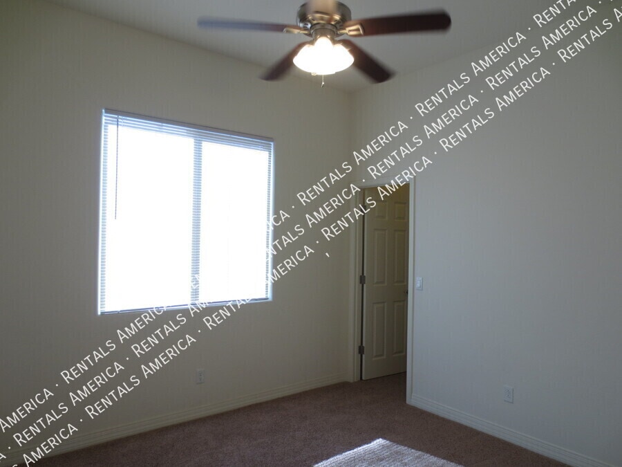 Building Photo - 1133 E Buckingham Ave