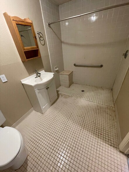 Building Photo - 4606 Wood Ave