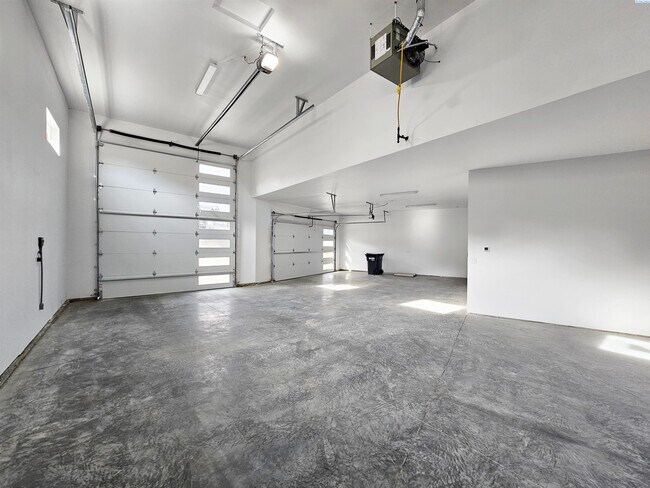 Building Photo - Rambler/Basement with Territorial Views