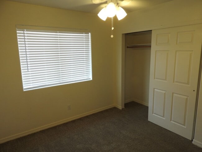 Building Photo - 3 Bedroom with large yard