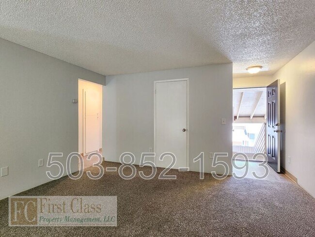 Building Photo - 3648 SW Beaverton Hillsdale Hwy