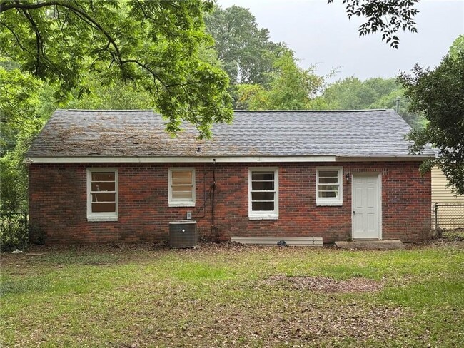 Building Photo - 4670 Rosewood Dr