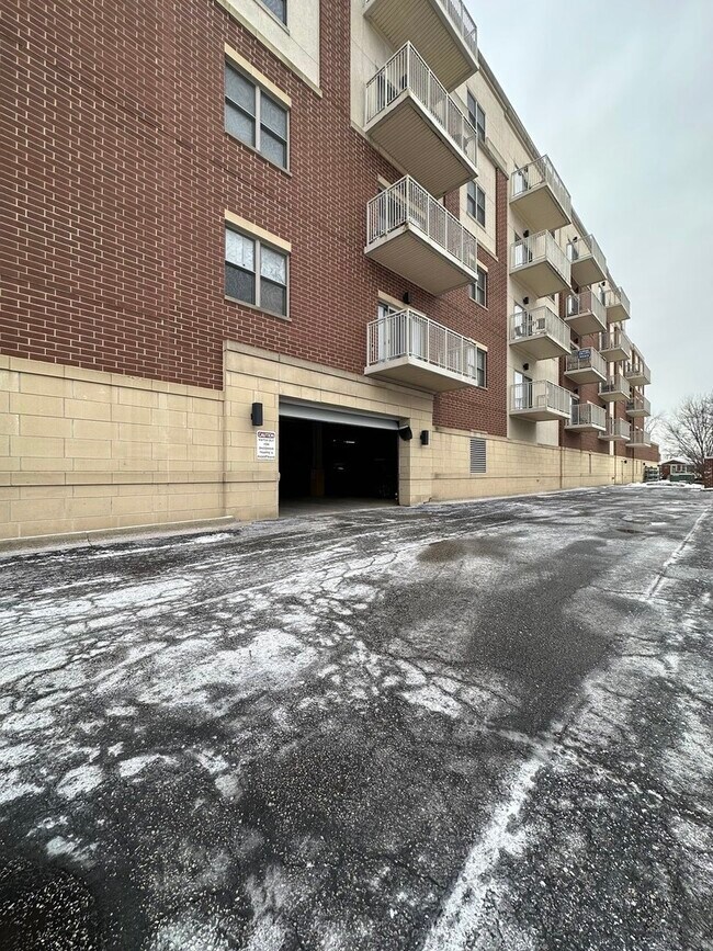 Building Photo - 9440 S 51st Ave