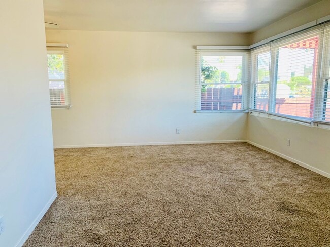 Building Photo - 2BD/1BA PACIFIC BEACH HOUSE LESS THAN 5 BL...