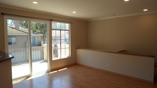 Building Photo - 8215 E White Oak Ridge