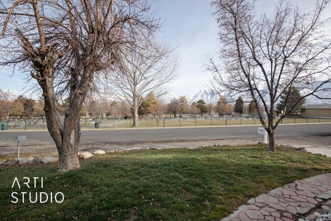 Building Photo - 457 N 750 E