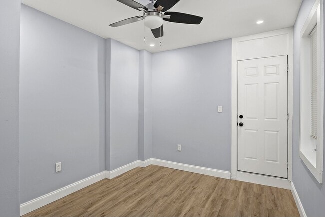 Building Photo - Beautifully renovated 3BR/3.5BA in Upper F...