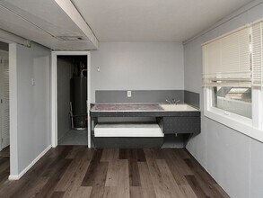 Building Photo - Spacious Living