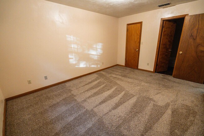 Building Photo - 1224 Brafforton Dr