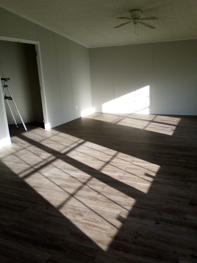 Building Photo - 3111 Riverside Dr