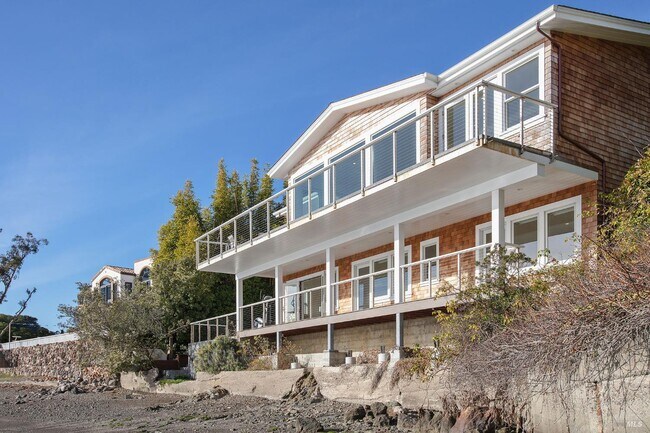 Building Photo - 386 Greenwood Beach Rd