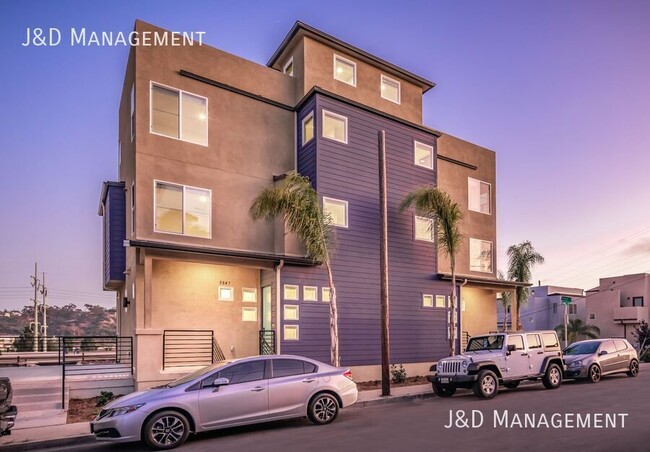 Building Photo - Gorgeous Townhome w/ Rooftop Decks and Oce...