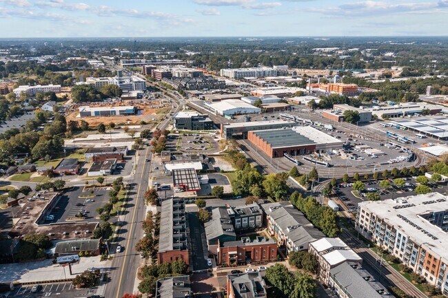Building Photo - 462 New Bern Station Ct